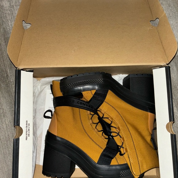 Converse Heels BRAND NEW - Picture 2 of 6